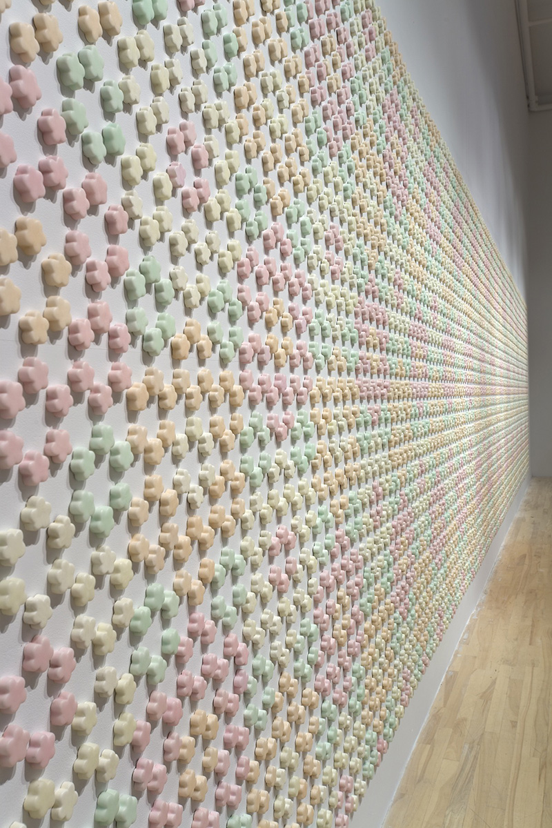 Robbin Deyo, <em>Forget-me-not</em>, 1999-2000. Encaustique sur bois comprimé, dimensions variables. © Guy L’Heureux