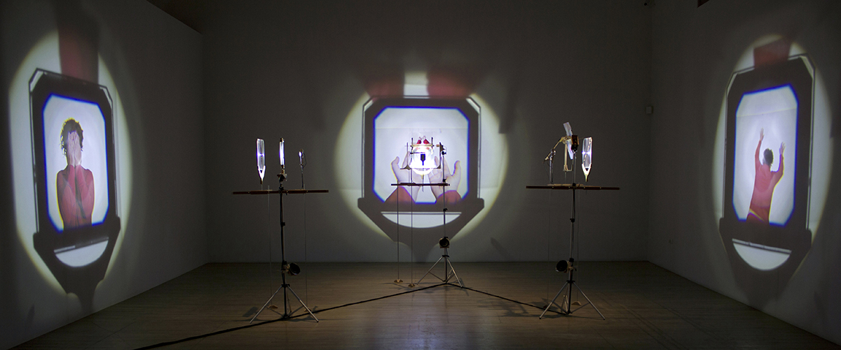 © Manon Labrecque. <em>Moulin à prières</em>, 2015. Installation cinétique et sonore. Documentation de <em>L'origine d'un mouvement</em> à AXENÉO7, Gatineau
