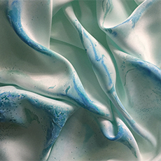 © Julie Roch-Cuerrier, <em>Temporal Fabric</em>, 2019, de la série <em>Temporal Bodies</em>, vert-de-gris sur soie, dimensions variables.