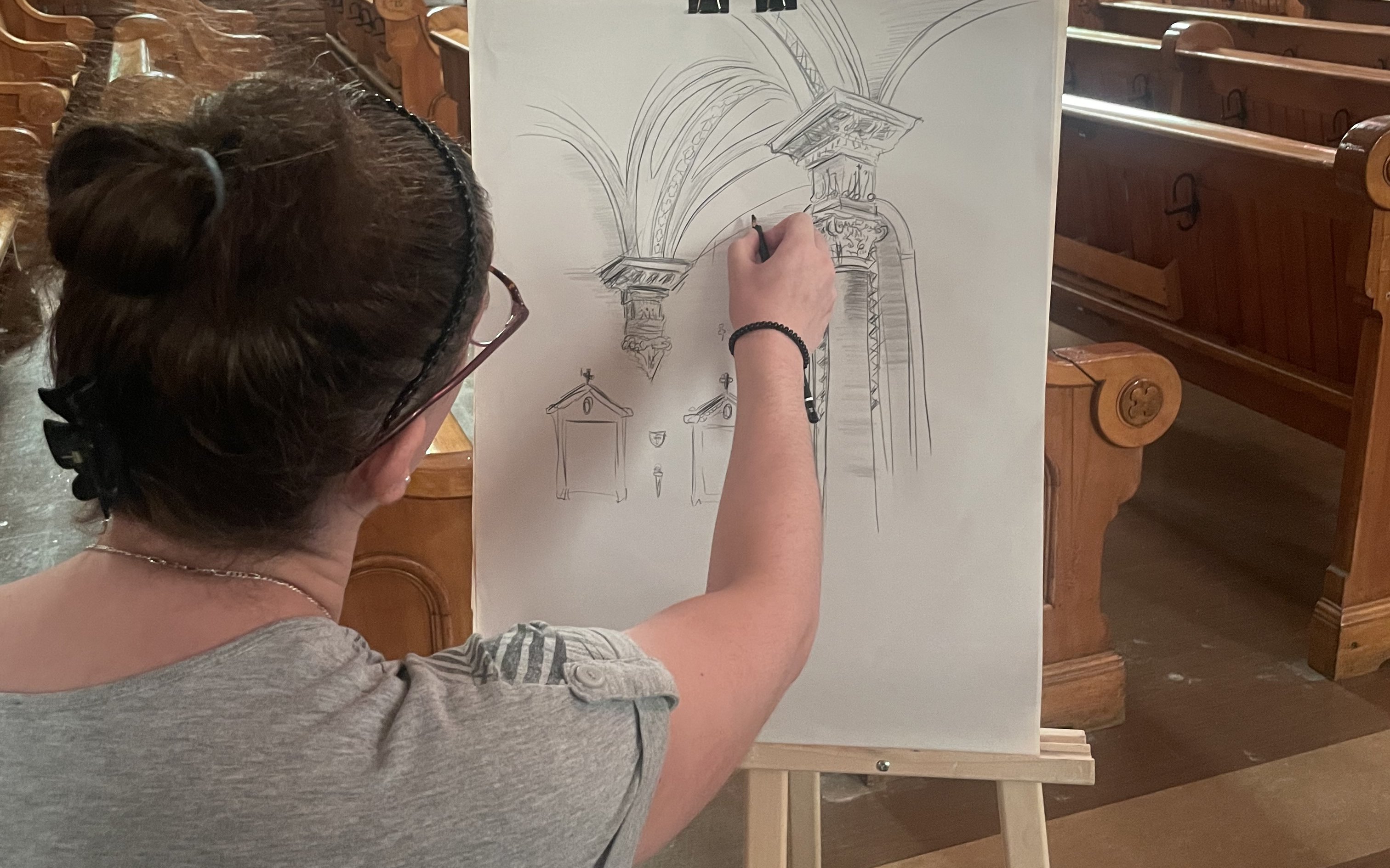 Ateliers de dessin d'observation pour adultes (offerts en mini session) à l'église <span class="caps">NDR</span>